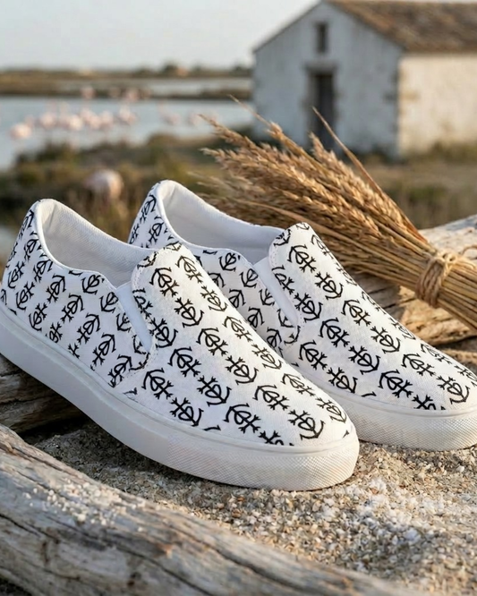 Tennis en toile "Abrivado" Blanc motifs Croix de Camargue