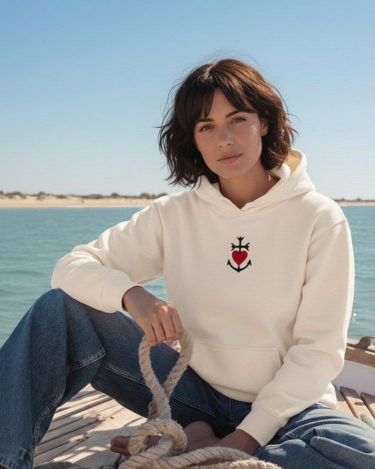 Sweat à capuche Blanc cassé brodé Croix de Camargue