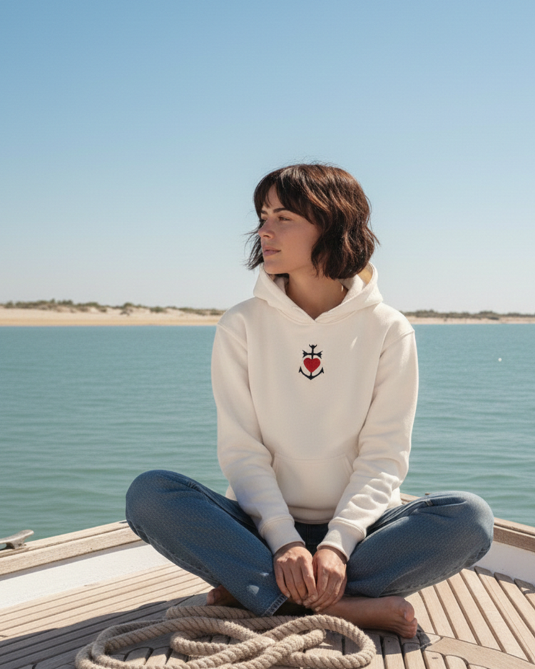 Sweat à capuche Blanc cassé brodé Croix de Camargue